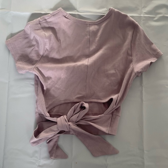 ๐ Garage Lavender Tie-Back Crop Top โ Womenโs Size Medium ๐ - Picture 6 of 10